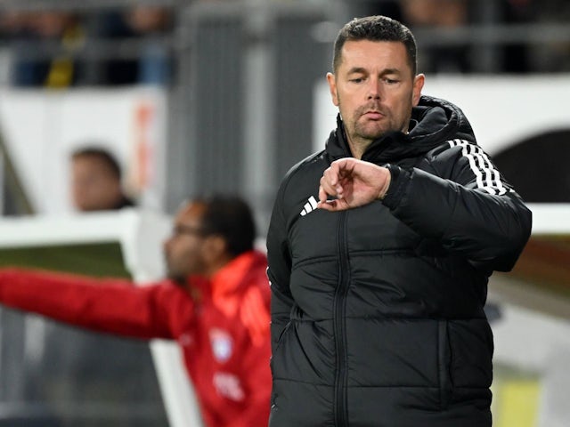 Lyon manager Pierre Sage during his side's Ligue 1 match against RC Lens on September 15, 2024