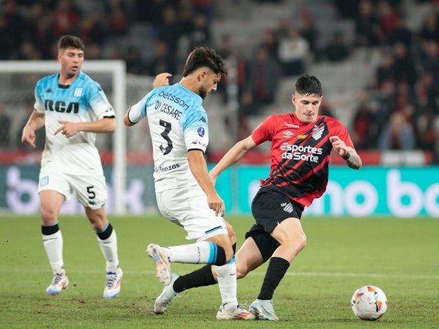 Marco Di Cesare of Racing Club in action against Athletico Paranaense on September 19, 2024