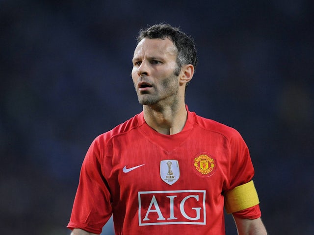 Ryan Giggs in action for Manchester United in 2009