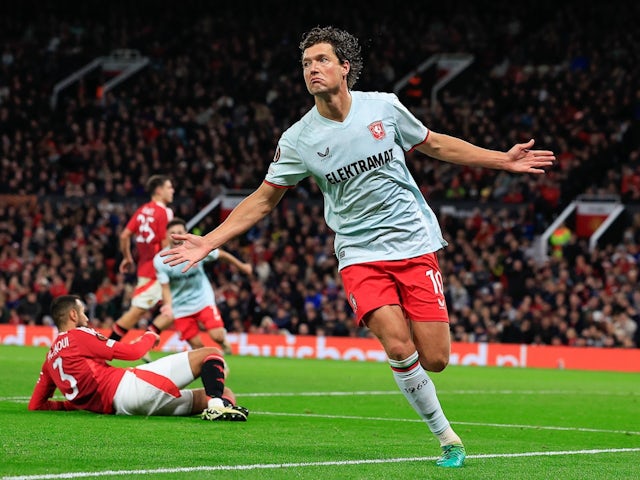 Twente's Sam Lammers celebrates scoring against Manchester United on September 25, 2024