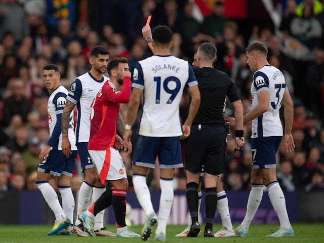 Manchester United's Bruno Fernandes receives a red card on September 29, 2024