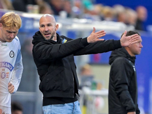 Sturm Graz manager Christian Ilzer giving instructions during his side's game against FC Blau Weiss Linz, on September 29, 2024