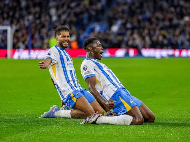 Danny Welbeck (18) of Brighton & Hove Albion scores a goal and celebrates during the Premier League match on October 6, 2024