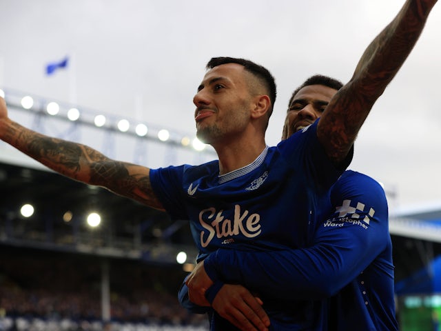 Everton's Dwight McNeil and Iliman Ndiaye celebrate on September 28, 2024