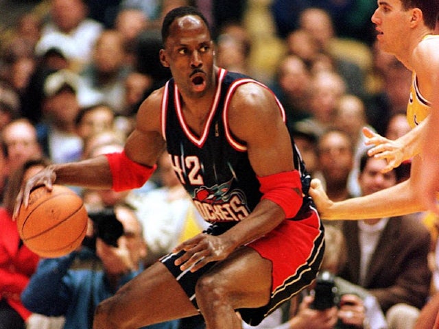 Kevin Willis (second-oldest player in NBA history) in action for Houston Rockets on March 7, 1997