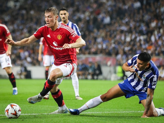 Manchester United's Rasmus Hojlund in action against Porto on October 3, 2024