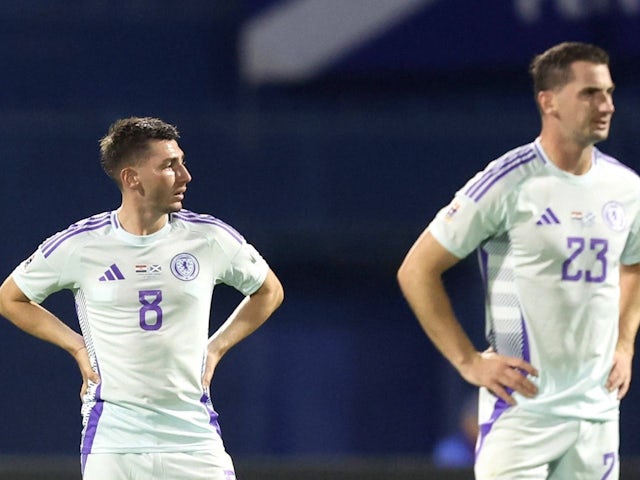 Billy Gilmour e Kenny McLean, da Escócia, reagem durante a partida da UEFA Nations League contra a Croácia, em 12 de outubro de 2024