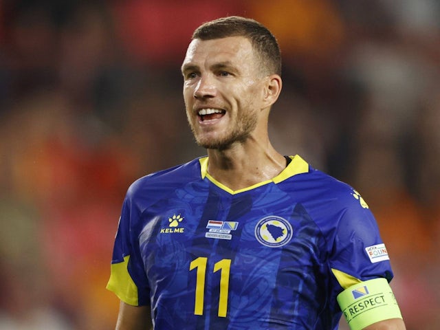 Bosnië en Herzegovina-aanvaller Edin Dzeko in een wedstrijd op 7 september 2024