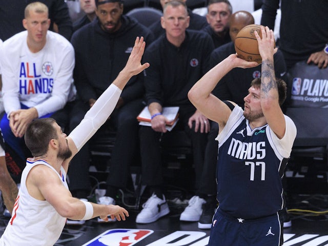  Luka Doncic shoots over Ivica Zubac during the Mavericks vs. Clippers on October 12, 2024