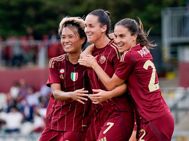 Roma Women's Evelyne Viens celebrates with teammates after scoring on October 18, 2024