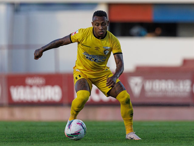 Paulo Vitor in action for Portimonense on September 13, 2024