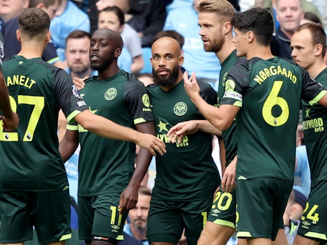 Brentford's Yoane Wissa, Bryan Mbeumo celebrate with teammates on September 14, 2024