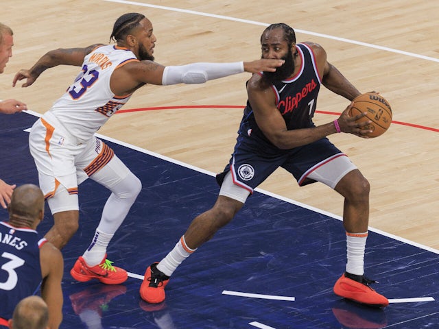  James Harden of the Los Angeles Clippers is defended by Monte Morris of the Phoenix Suns on October 25, 2024