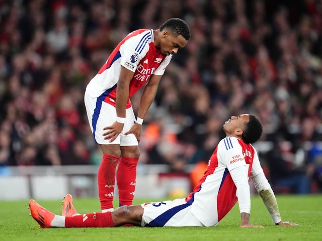 Arsenal's Gabriel Magalhaes reacts to an injury on October 27, 2024