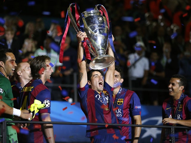 Barcelona's Luis Suarez lifts the Champions League trophy in 2015