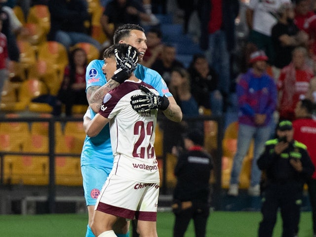  Lanus goalkeeper Nahuel Losada is congratulated by his teammate Julio Soler on September 25, 2024