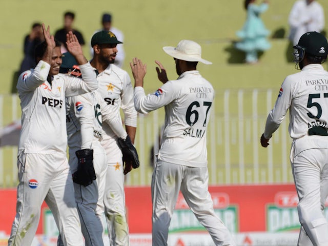 England fall to dismal third Test, series defeat to Pakistan