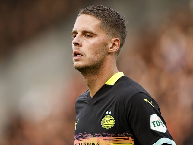 Joey Veerman in action for PSV Eindhoven on September 28, 2024