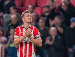 Luuk de Jong of PSV thanking fans for their support on October 26, 2024