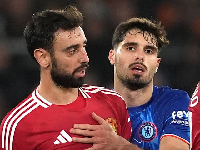 Manchester United's Bruno Fernandes and Chelsea's Pedro Neto on November 3, 2024