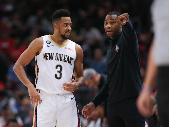  New Orleans Pelicans head coach Willie Green and New Orleans Pelicans guard CJ McCollumon October 26, 2024