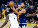 Stephen Curry (C) of Golden State Warriors competes during the NBA, Basketball Herren, USA regular season game between Golden State Warriors and New Orleans Pelicans  on October 26, 2024