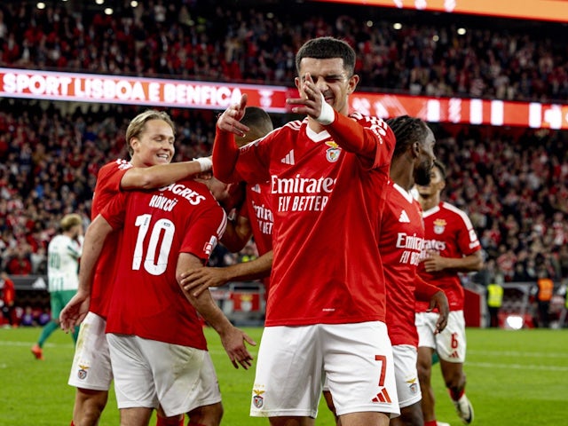 Zeki Amdouni of Benfica celebrates with teammates on 27th October, 2024