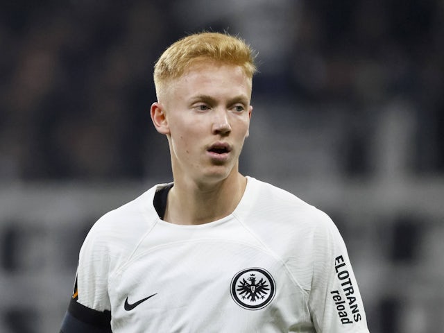 Hugo Larsson of Eintracht Frankfurt on November 7, 2024