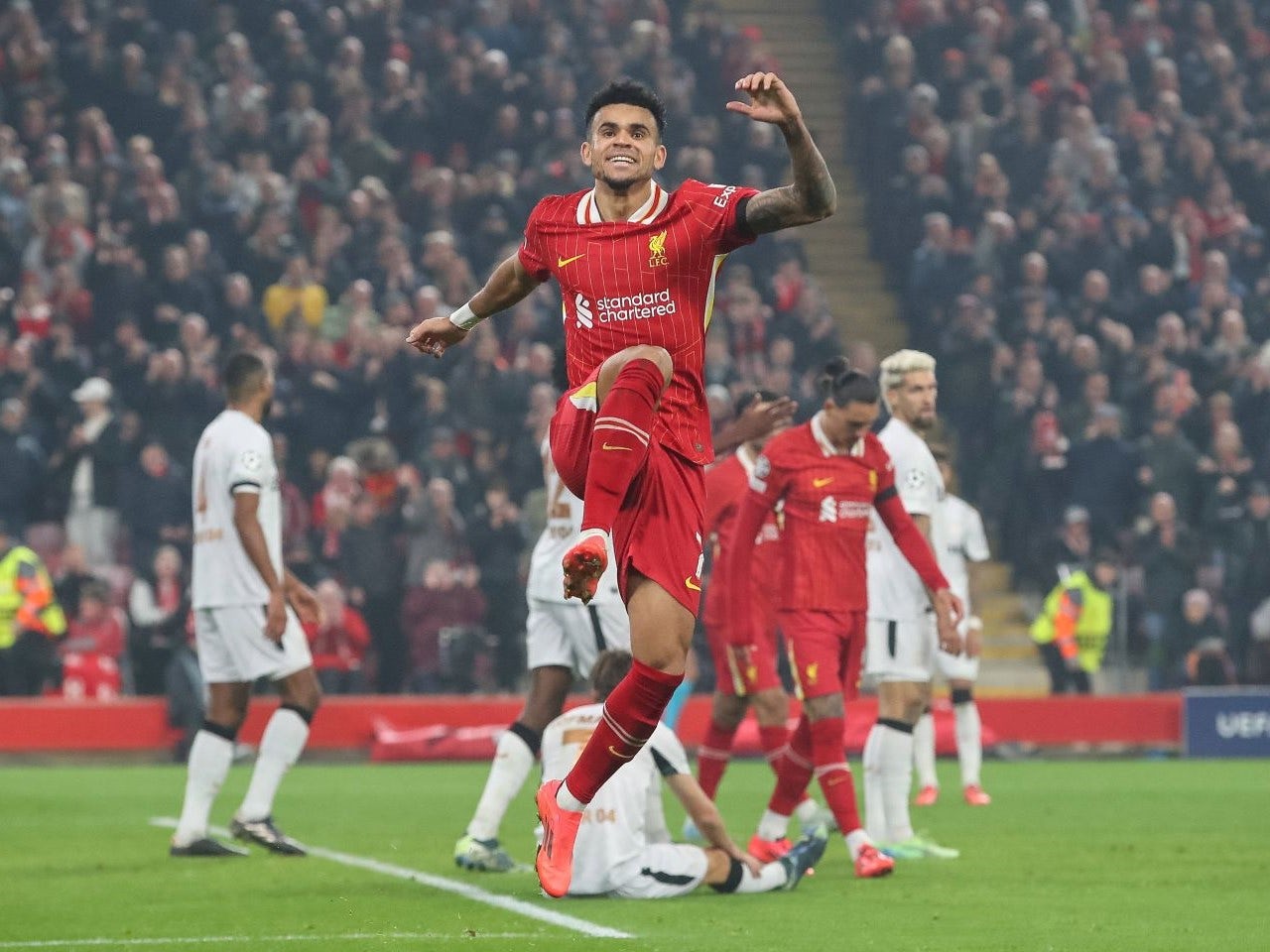 Liverpool 4-0 Bayer Leverkusen: Highlights, man of the match, stats as hat-trick hero Diaz smashes Alonso's Leverkusen thumbnail