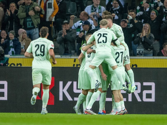 Borussia Monchengladbach players celebrate on November 24, 2024