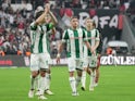 Konyaspor players Guilherme and Melih Ibrahimoglu applauding the fans on October 20, 2024