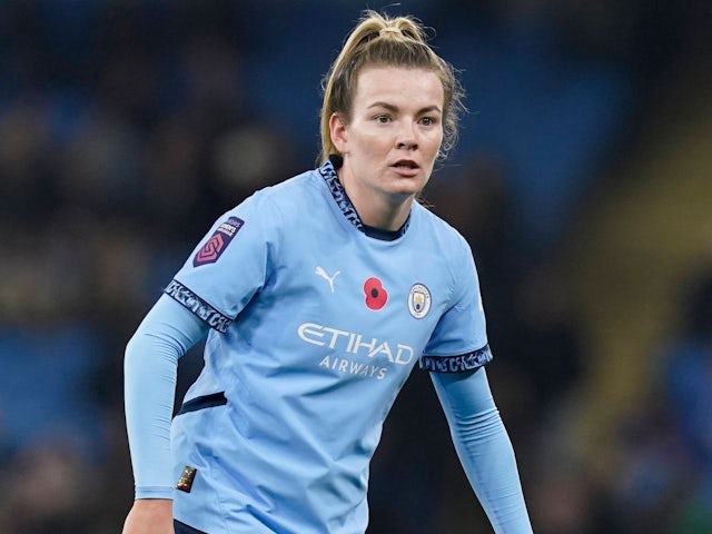 Manchester City Women's Lauren Hemp in action on November 8, 2024