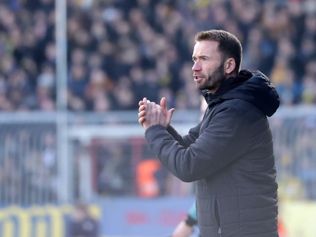 Head coach Andreas Patz of SSV Jahn Regensburg during his side's game against Eintracht Braunschweig, on November 30, 2024