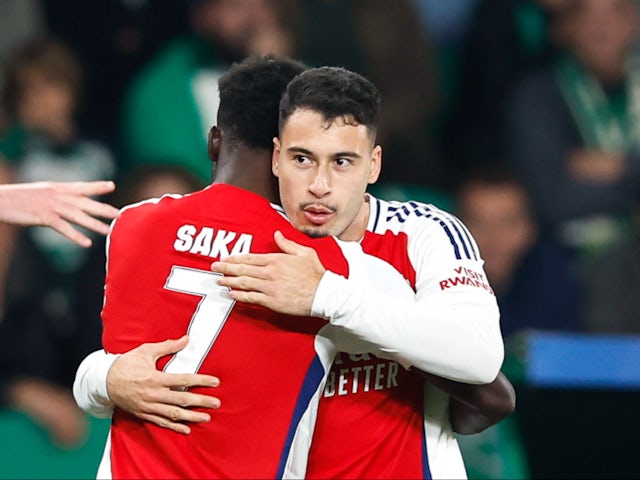 Arsenal's Bukayo Saka and Gabriel Martinelli celebrate on November 26, 2024