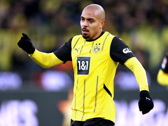 Donyell Malen of Borussia Dortmund during his side's match against SC Freiburg, on November 23, 2024