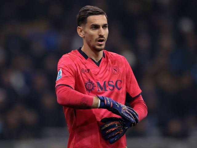 Man United 'targeting surprise move' for Serie A goalkeeper