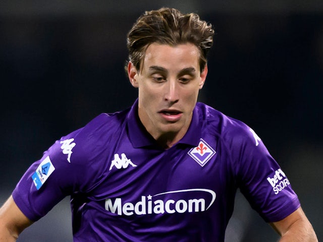 Edoardo Bove of Fiorentina on December 1, 2024