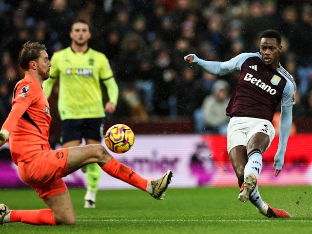 Jhon Duran of Aston Villa scores a goal to make it 1-0 during his side's Premier League match against Southampton, on December 7, 2024