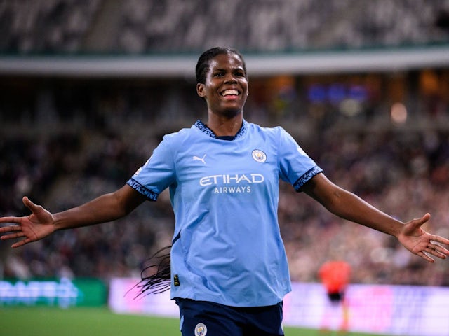 Manchester City Women's Khadija Shaw celebrates after scoring on November 21, 2024