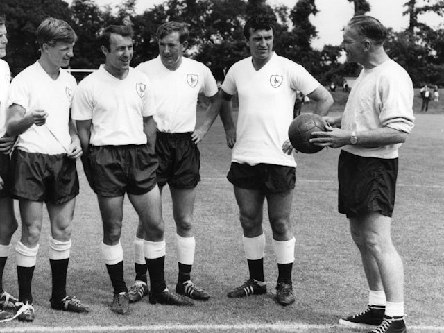 Jimmy Greaves, Bobby Smith and other members of the Tottenham Hotspur squad with manager Bill Nicholson in 1962