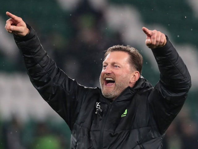 Entraîneur Ralph Hasenhuttl de Wolfsburg lors du match de son équipe contre Mayence 05, le 8 décembre 2024