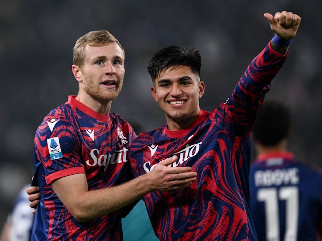 Bologna's Santiago Castro with Tommaso Pobega on December 7, 2024