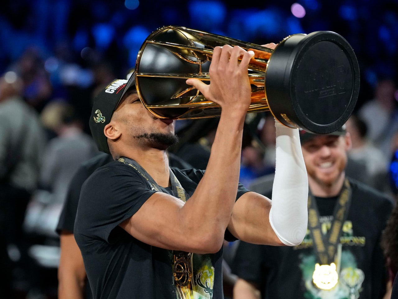 NBA Cup: Giannis Antetokounmpo inspires Milwaukee Bucks to final win over Oklahoma City Thunder