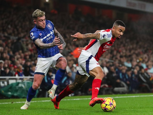 Gabriel Jesus of Arsenal and Sammie Szmodics of Ipswich Town on December 27, 2024