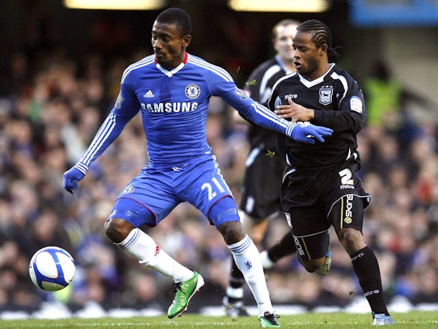 Chelsea's Salomon Kalou and Ipswich Town's Jaime Peters on January 9, 2011