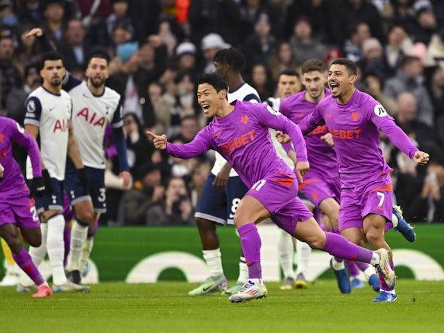 Hwang Hee-chan of Wolverhampton Wanderers celebrates scoring against Tottenham Hotspur on December 29, 2024