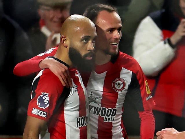 Brentford's Bryan Mbeumo and Mikkel Damsgaard celebrate scoring on January 1, 2025