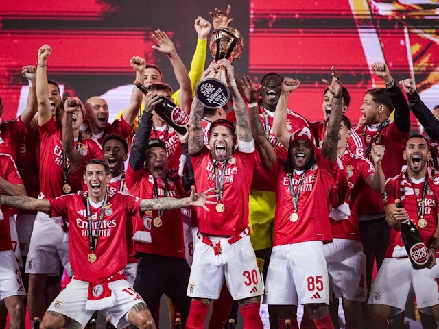 Benfica players lift the 2024-25 Taca da Liga trophy on January 11, 2024