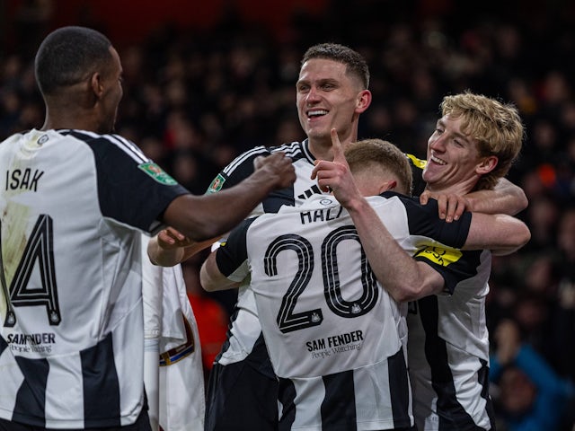 Newcastle United's Anthony Gordon celebrates after scoring on January 7, 2025