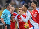 Arsenal players remonstrate with referee Michael Oliver on January 25, 2025